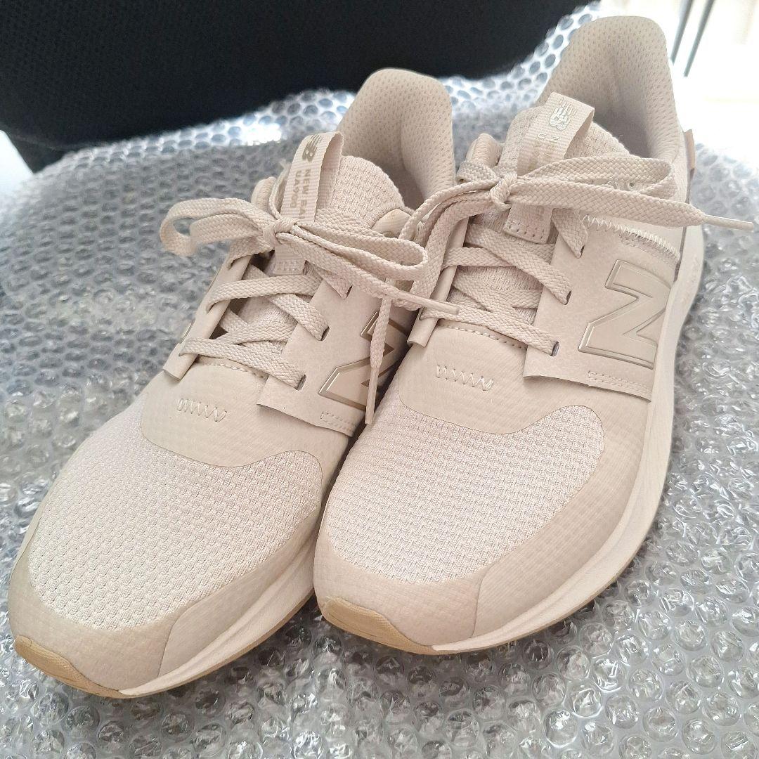 【美品】New Balance 《ソフトベージュ・ スニーカー２４cm》