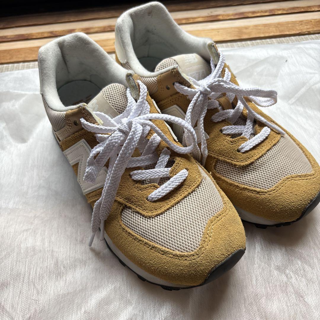 美品New Balance 574 ベージュ/ホワイト スニーカー - メルカリ