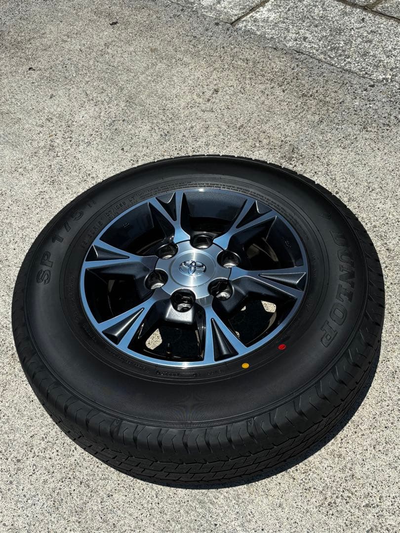 期間限定値下中‼️ TOYOTA ハイエース　アルミホイールタイヤ4本セット