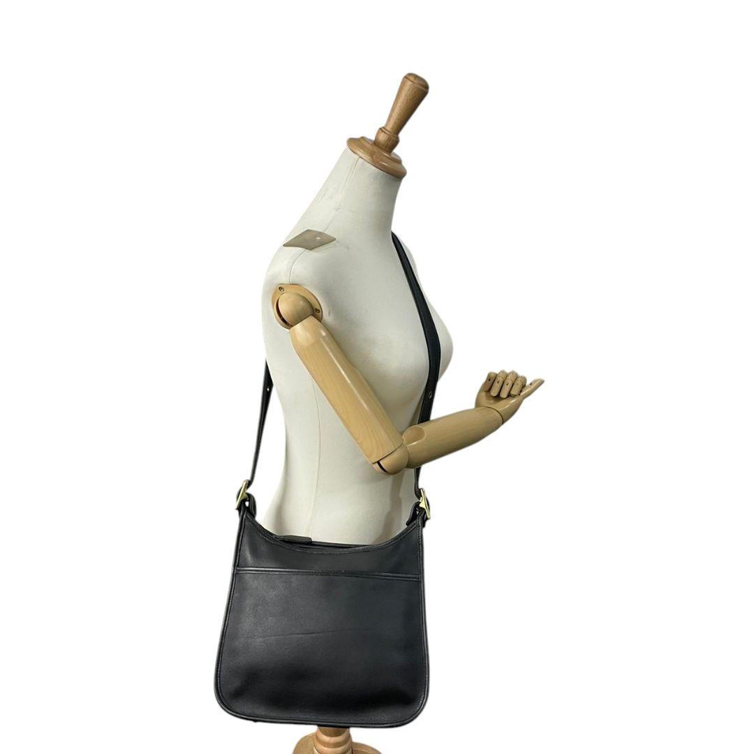 卍 coach