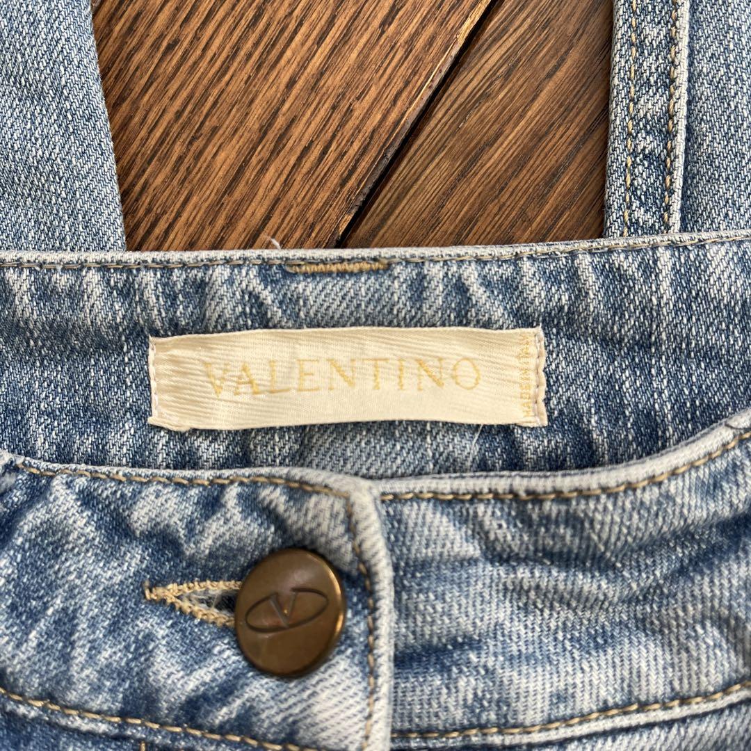 VALENTINO ライトブルー ストレートジーンズ VALENTINO フリル付きライトブルーストレートデニム パンツ