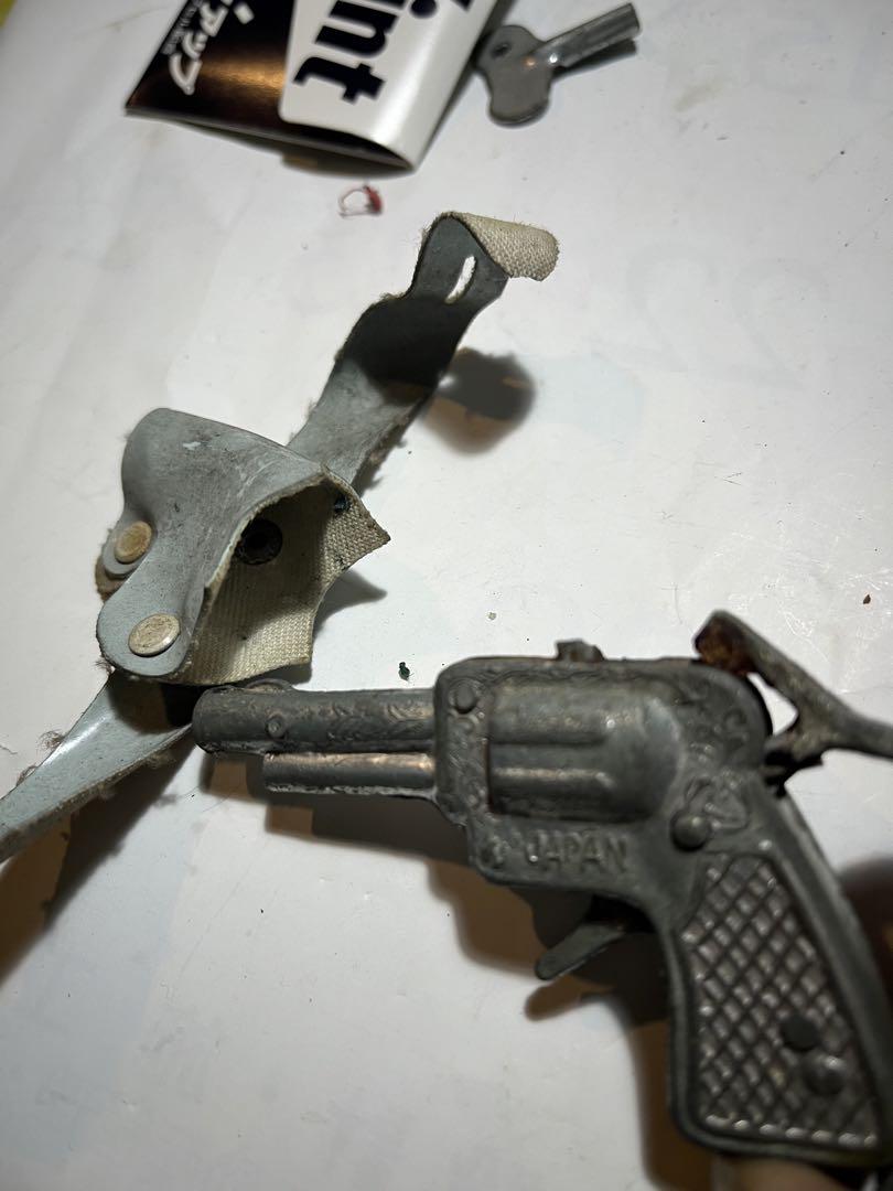 おもちゃの銃、トイガン、駄菓子屋おまけ銃、駄菓子屋景品銃、紙火薬銃、合法銃