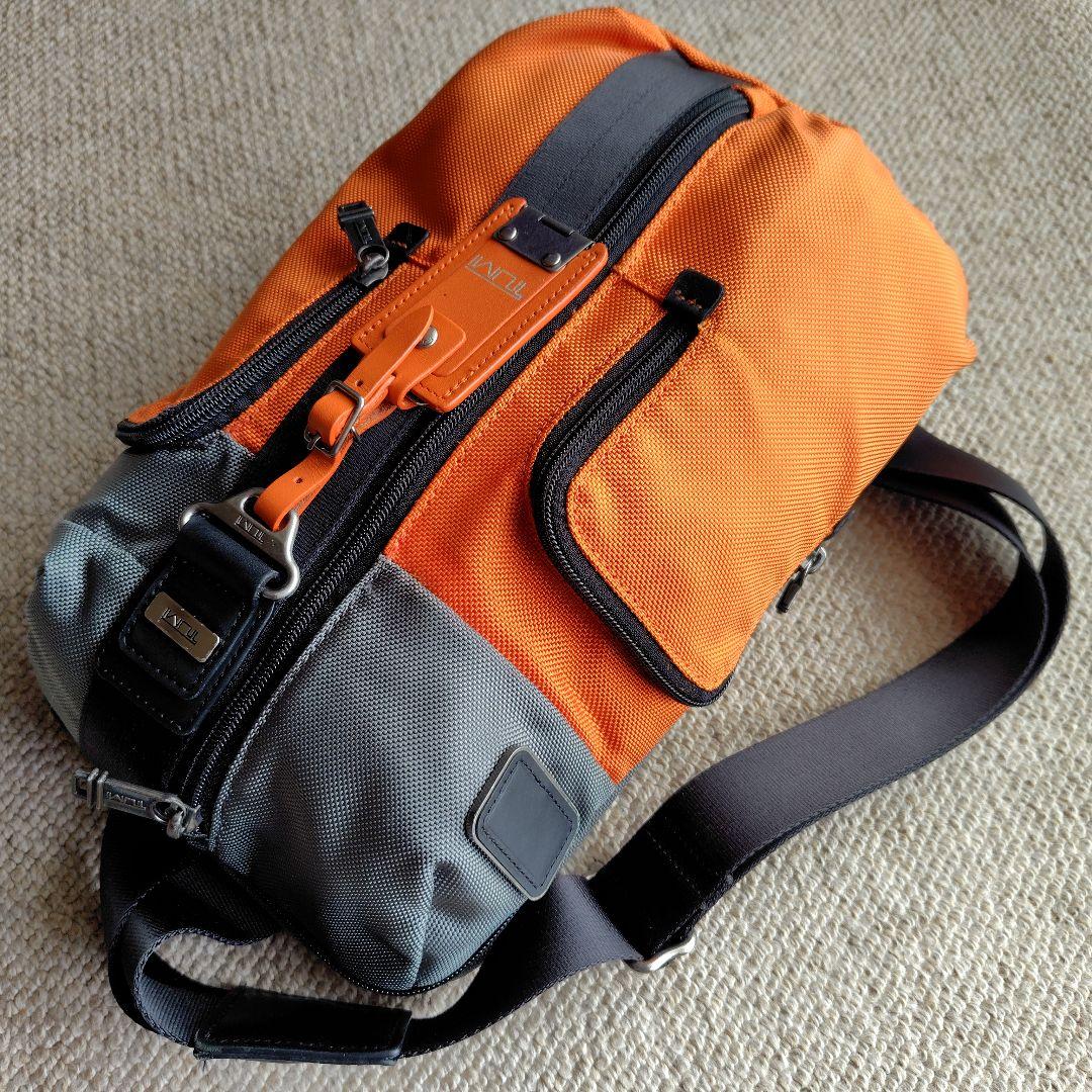 TUMI トゥミ ボディバッグ オレンジ