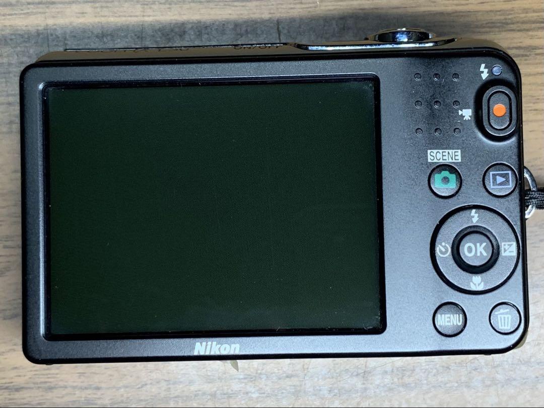 Nikon COOLPIX L30 シルバー　本体のみ　ジャンク品 Nikon COOLPIX L30❗️シルバー系❗️単3電池 新品❗️ジャンク
