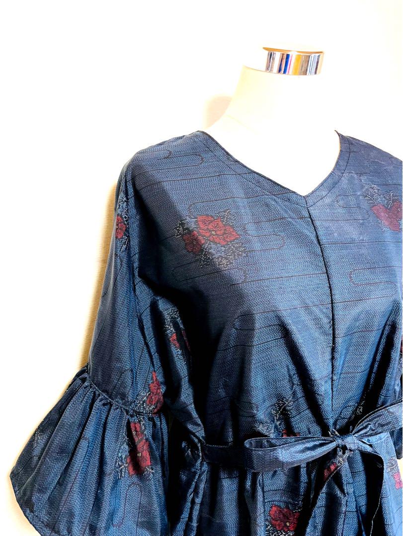 【信頼】 S-17✳︎大島紬✳︎艶のある上品な花柄のチュニックとミニ トップス