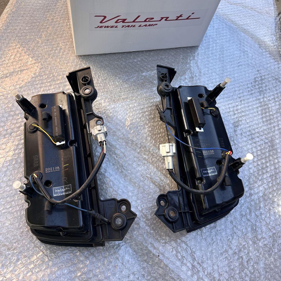 ヴァレンティ エルグランド E52 ロアテールランプ ライトスモーク