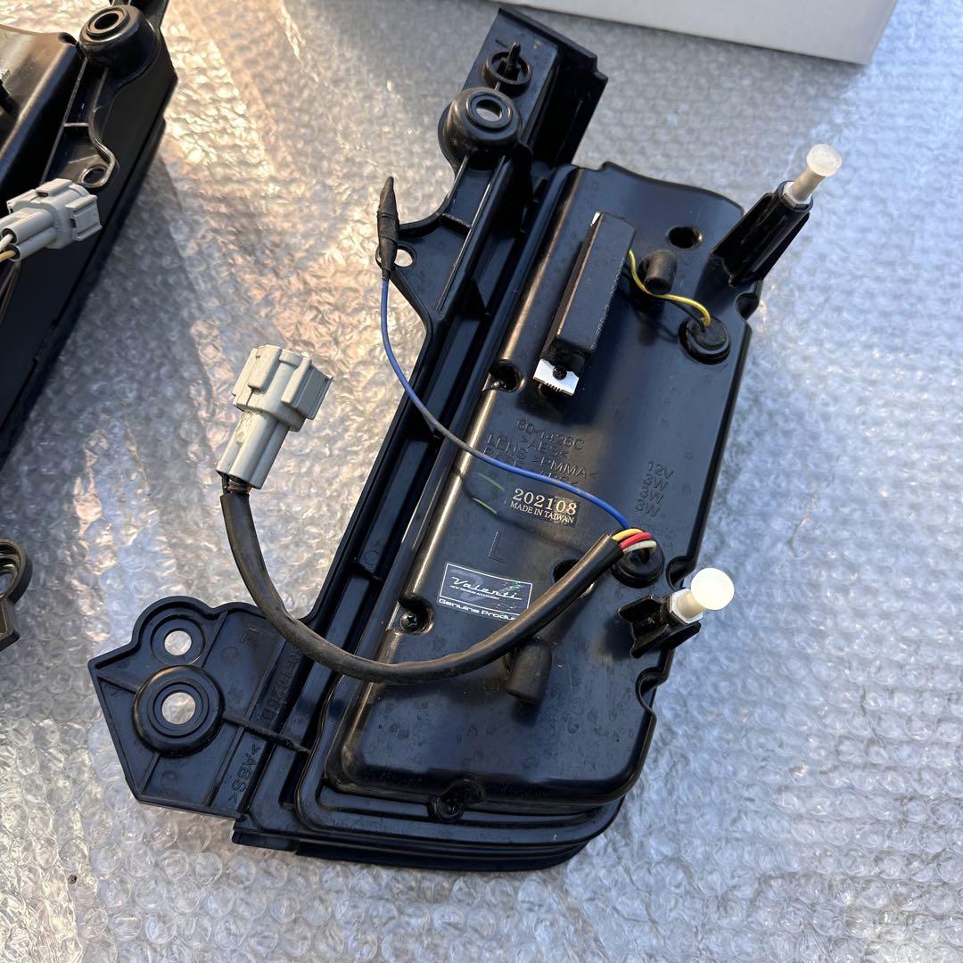 ヴァレンティ エルグランド E52 ロアテールランプ ライトスモーク