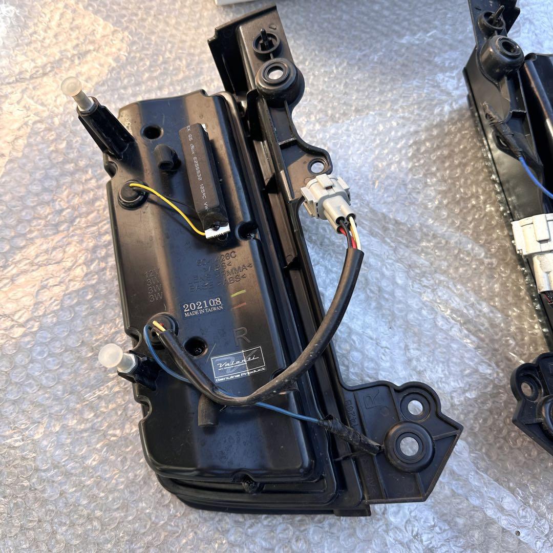 ヴァレンティ エルグランド E52 ロアテールランプ ライトスモーク