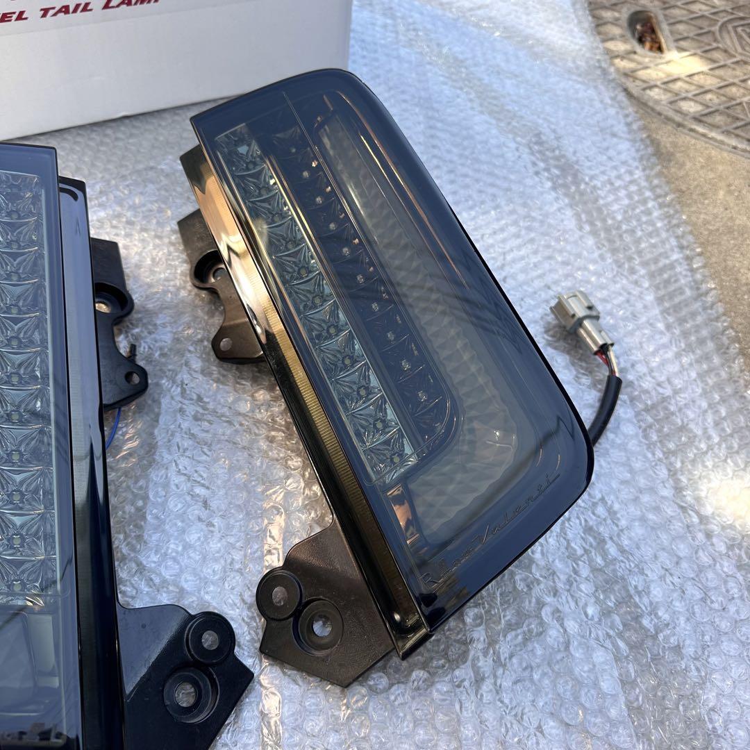 ヴァレンティ エルグランド E52 ロアテールランプ ライトスモーク