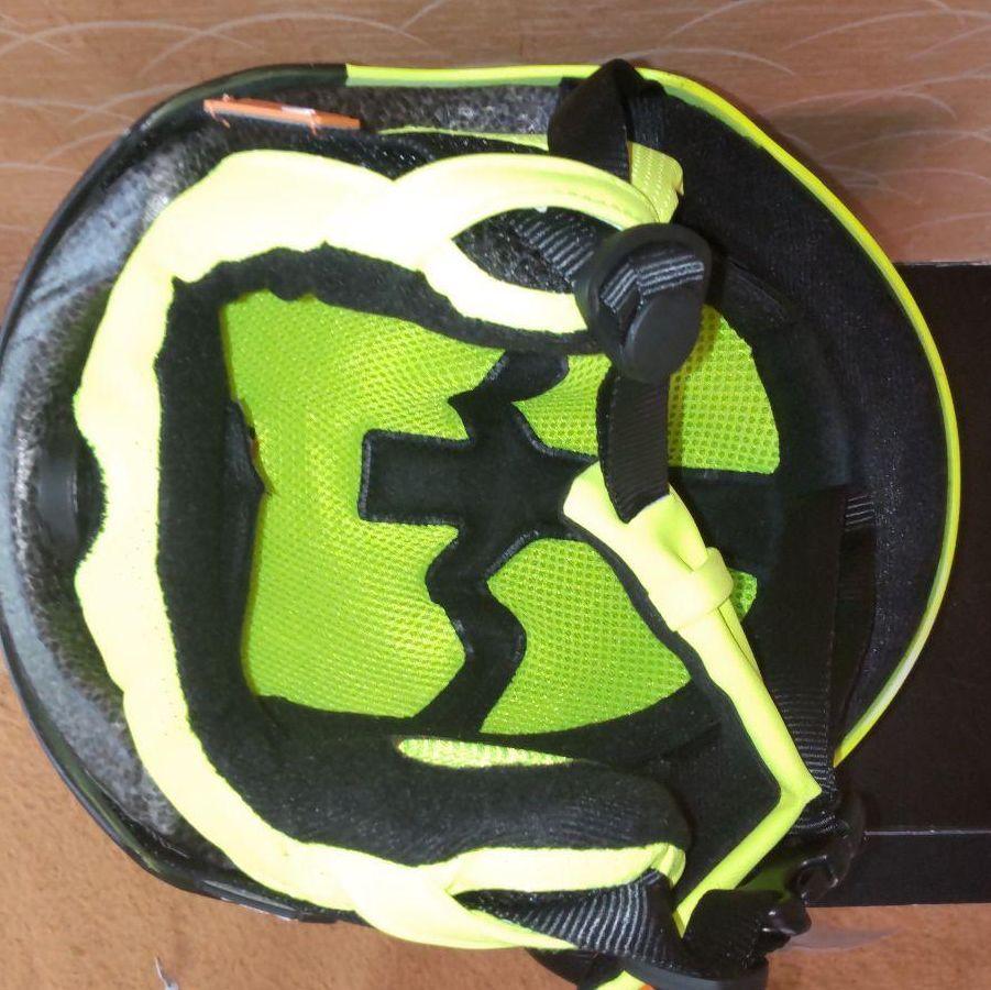 新品未使用保管品
HEAD ヘルメット チンガード付属
サイズ XS/S