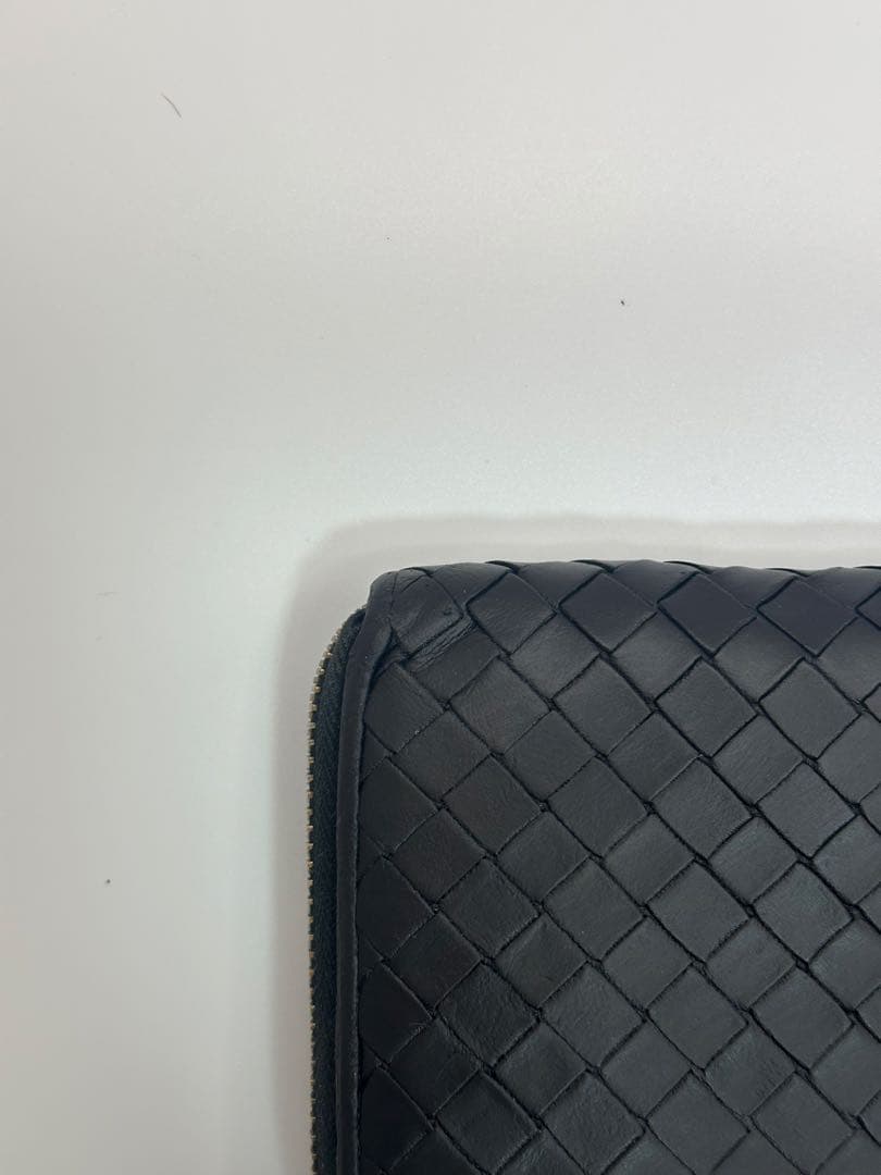 [美品]BOTTEGAVENETAボッテガ 黒イントレチャートラウンドファスナー