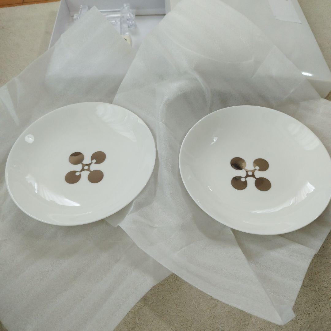 ボーンチャイナ皿2枚セット未使用品
