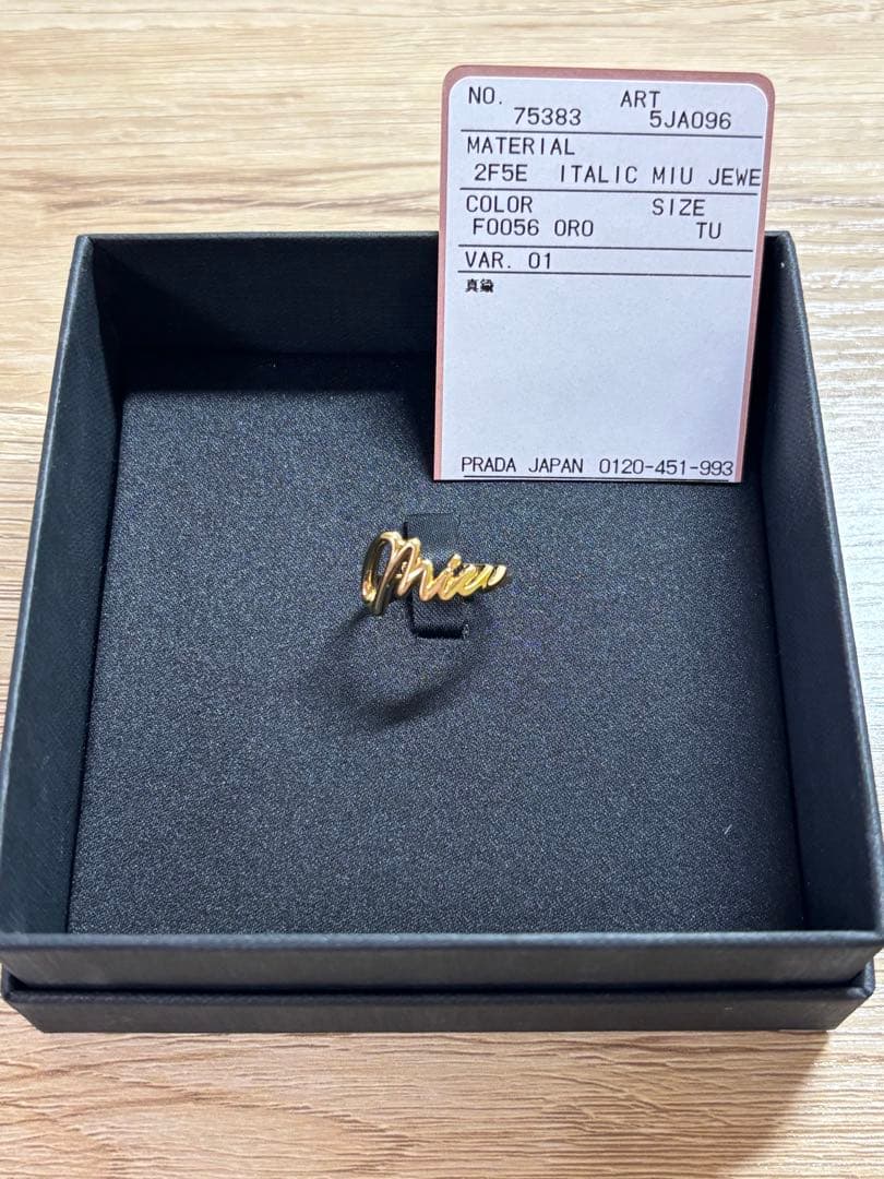 miumiu ロゴリング　ゴールド