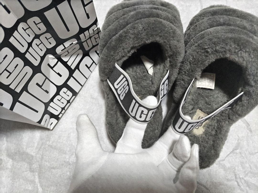 【極美品】ugg　ムートン　ロゴ入　サンダル　7 24　23.5　グレー