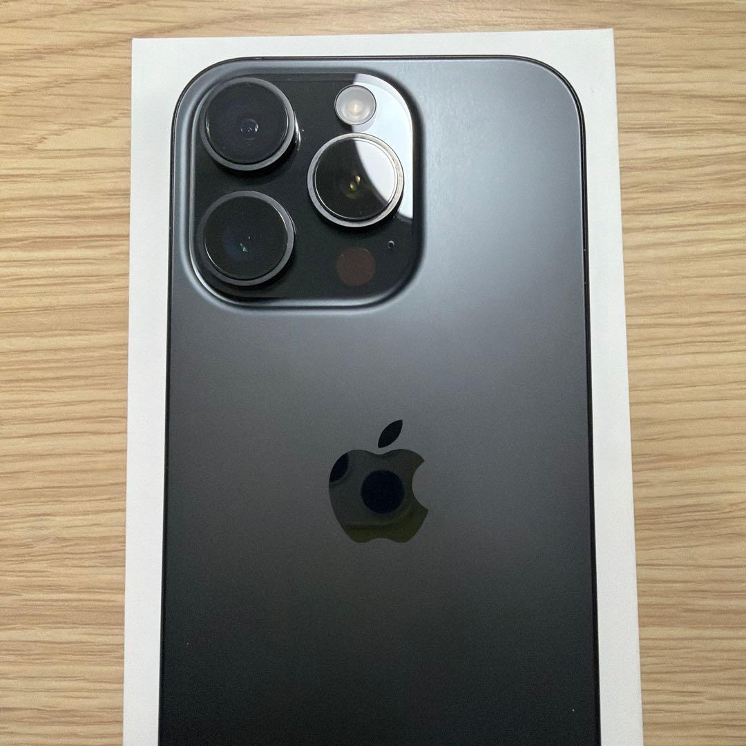 iPhone 16 Pro ブラックチタニウム 256 GB SIMフリー