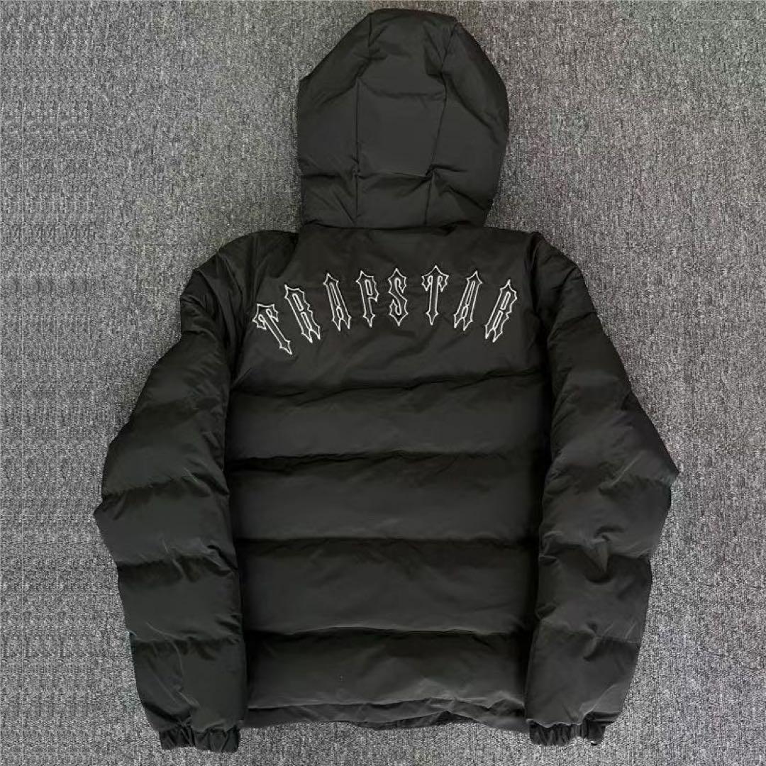幸せなふたりに贈る結婚祝い TRAPSTAR 新品未使用 フード付きダウンジャケット 黒 ジャケット・アウター