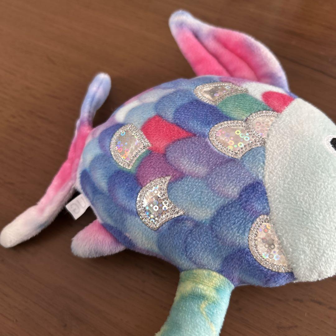 UG にじうお　にじいろのさかな　ぬいぐるみ　魚型ぬいぐるみ マルチカラー