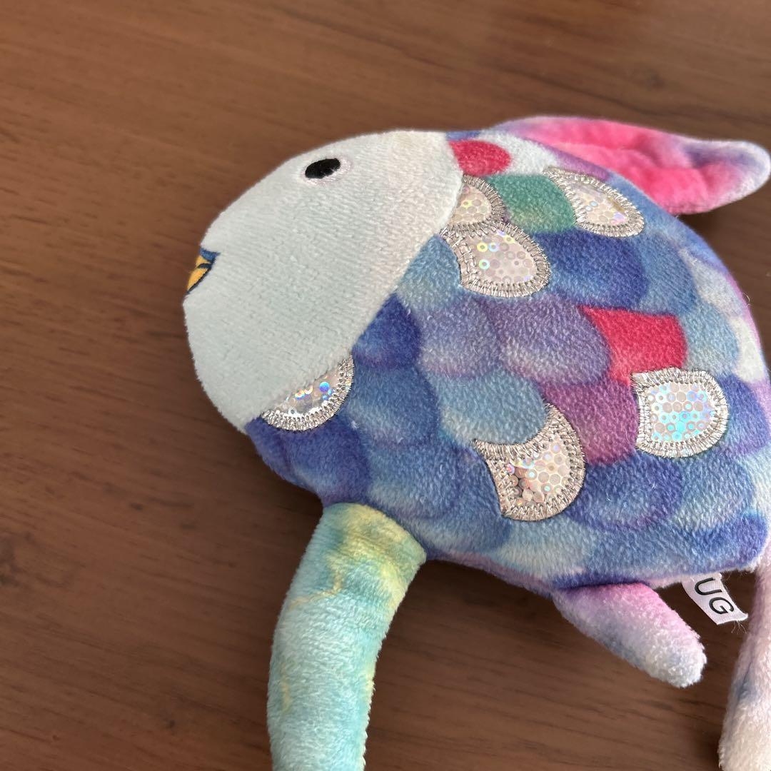 UG にじうお　にじいろのさかな　ぬいぐるみ　魚型ぬいぐるみ マルチカラー