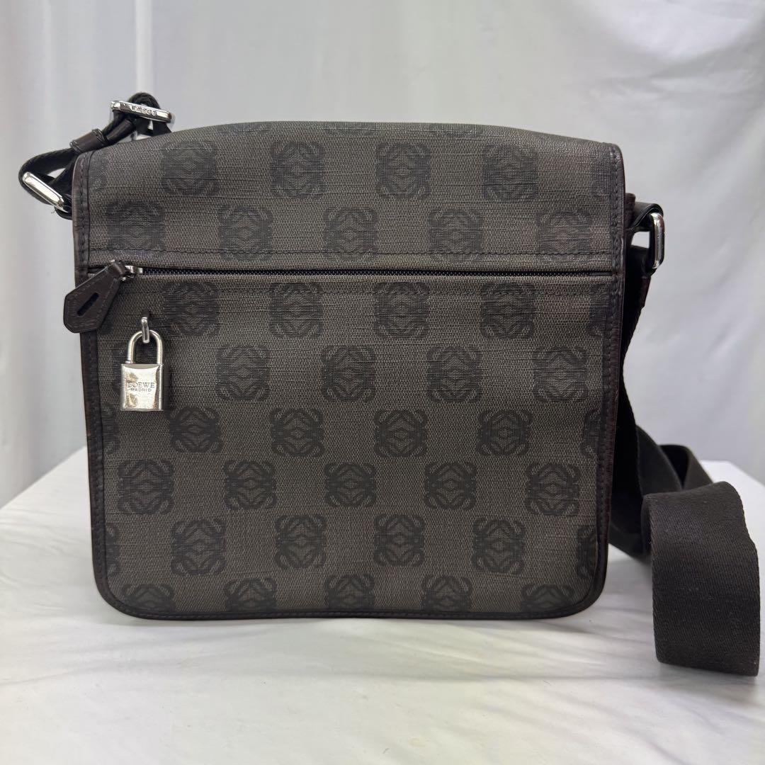 美品 LOEWE ビジネス メッセンジャーバッグ リピートアナグラム PVC