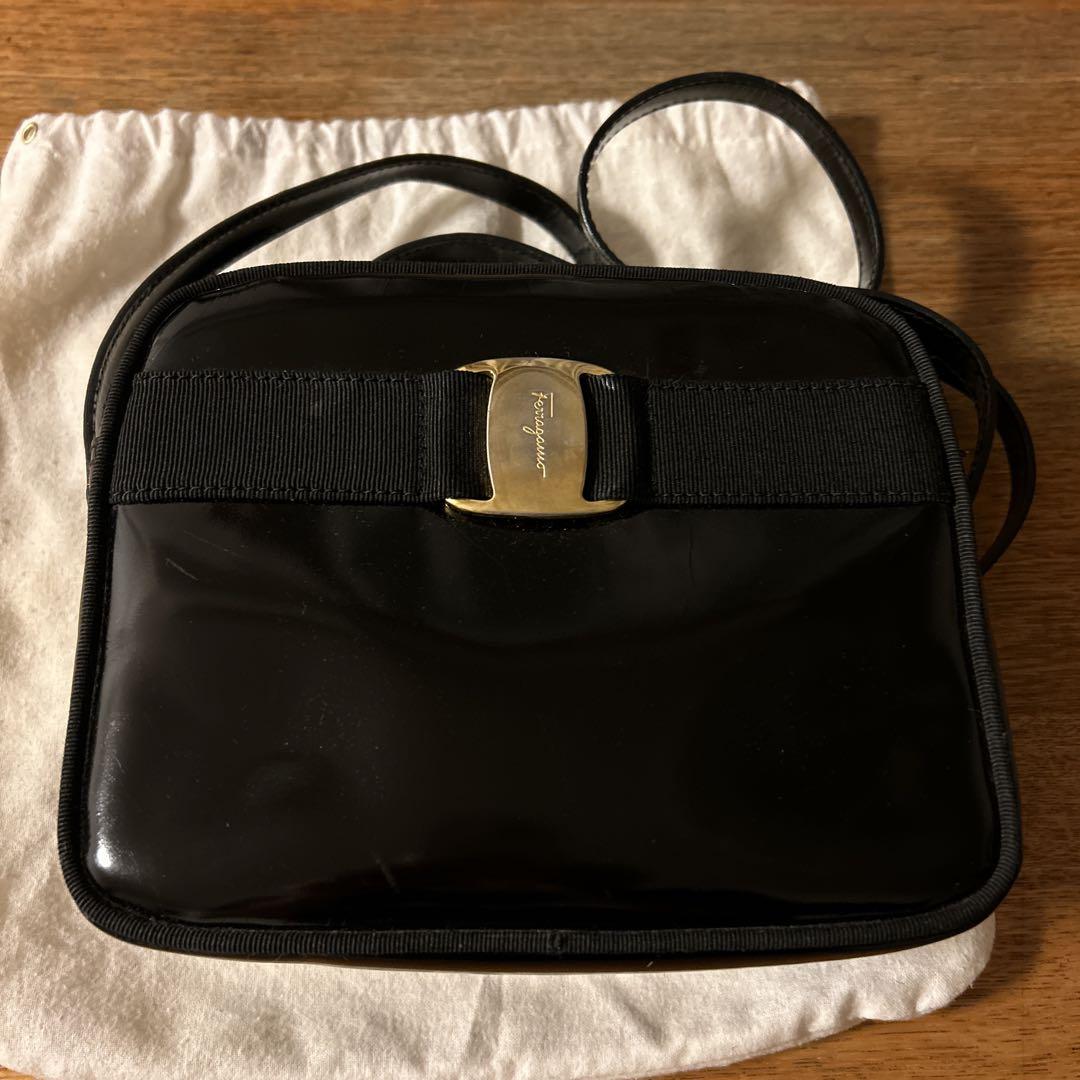 Salvatore Ferragamo 黒 ショルダーバッグ