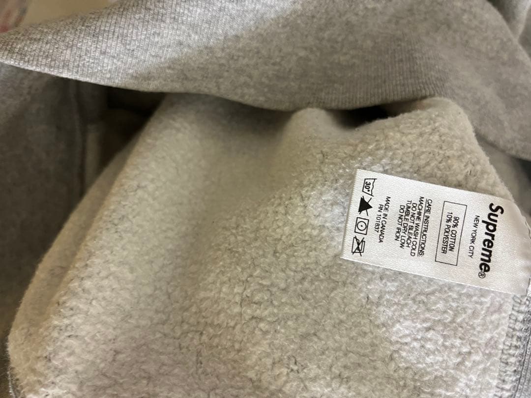 美品 最終値下げ Supreme グレー パーカー ロゴ 美品 最終値下げ Supreme グレー パーカー ロゴ