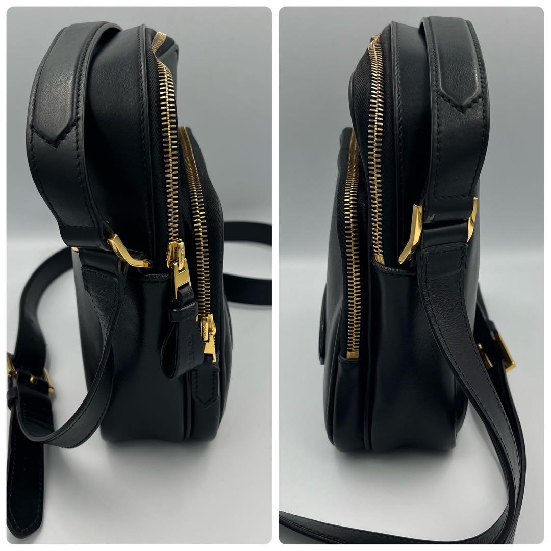 【美品/最高級】TOM FORD ショルダーバッグ ロゴスタンプ　オールレザー