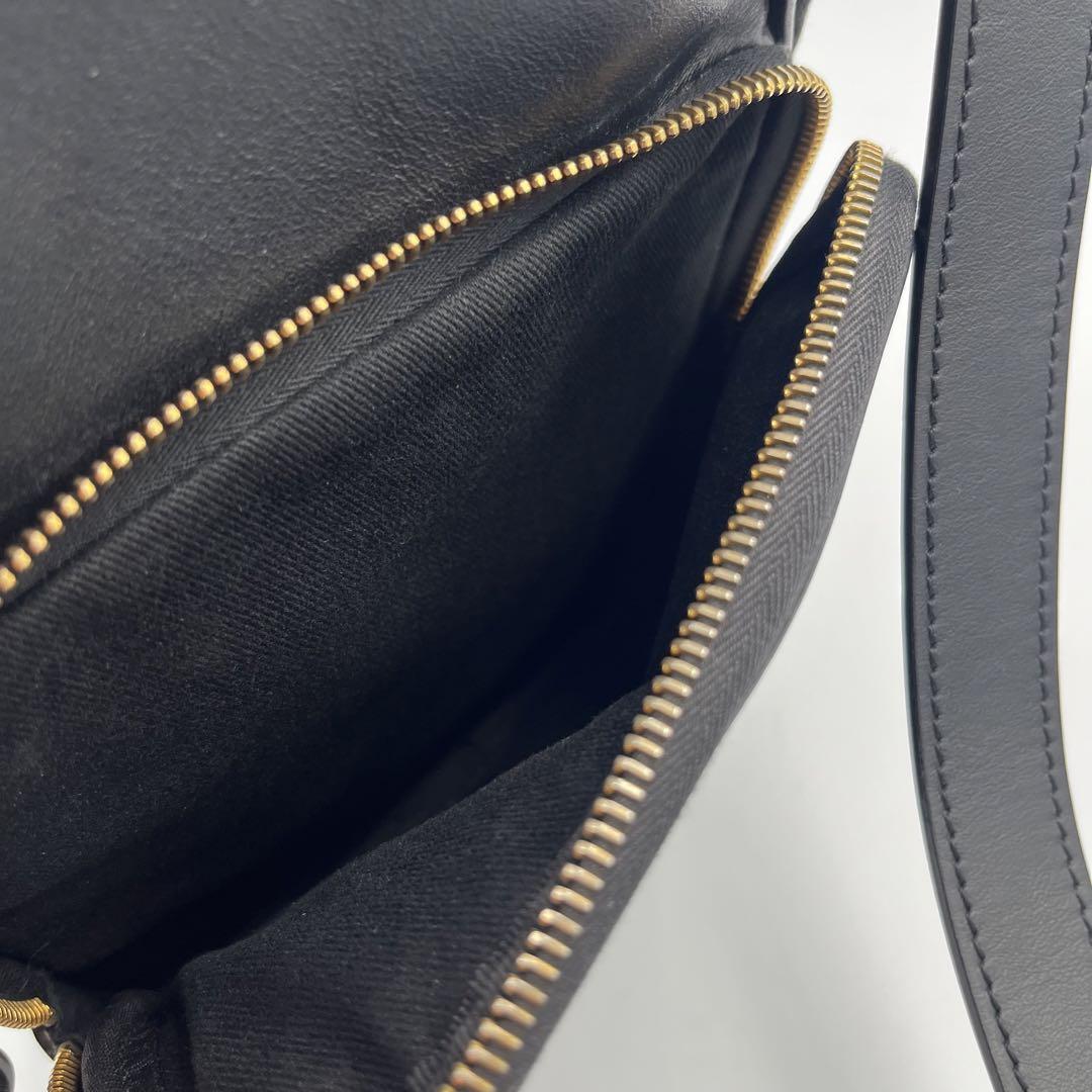 【美品/最高級】TOM FORD ショルダーバッグ ロゴスタンプ　オールレザー