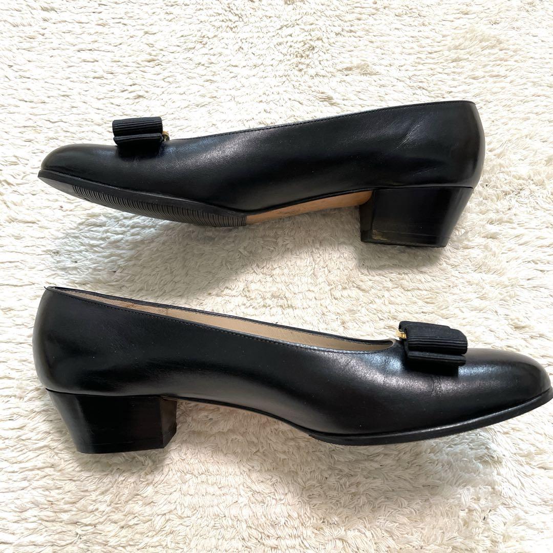 【美品】Ferragamo フェラガモ　ヴァラ　リボン　パンプス　23cm 黒