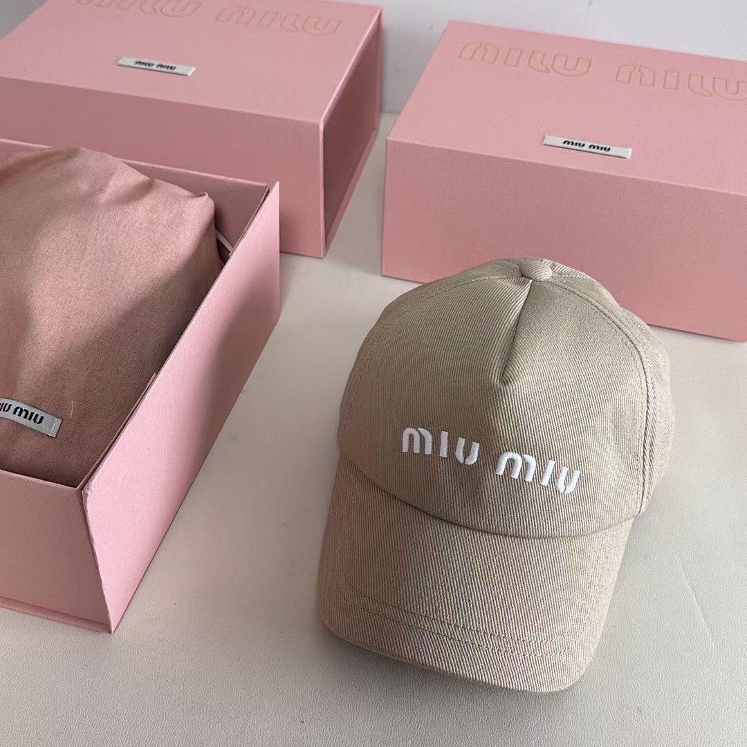miu miu ベースボールキャップ 2色