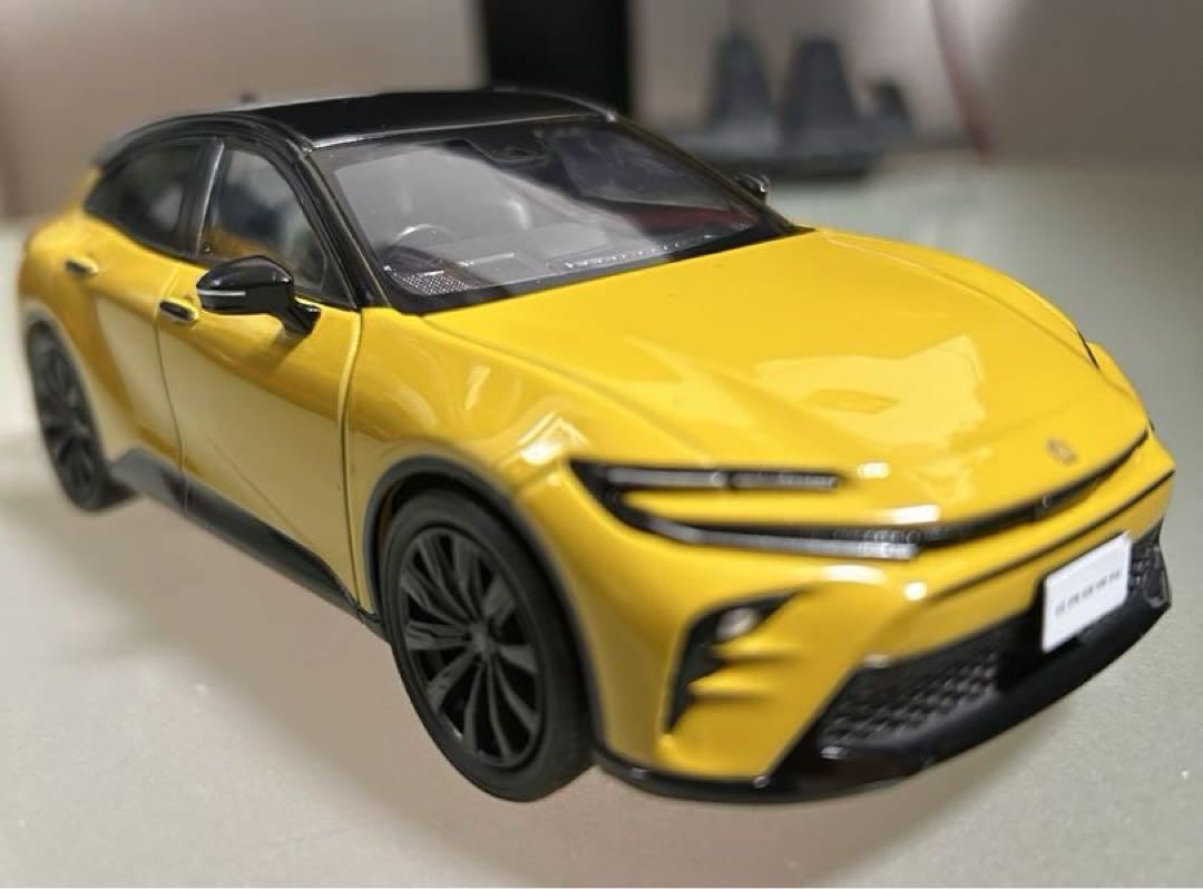 新型クラウンスポーツ ミニカー カラーサンプル エモーショナル