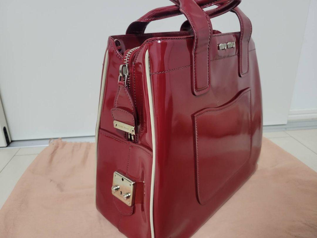 超希少デザイン✨　ミュウミュウ　2way エナメル　ハンドバッグ　赤　レッド MIU MIU（バッグ ・ レッド/赤色系）のフリマアイテム一覧