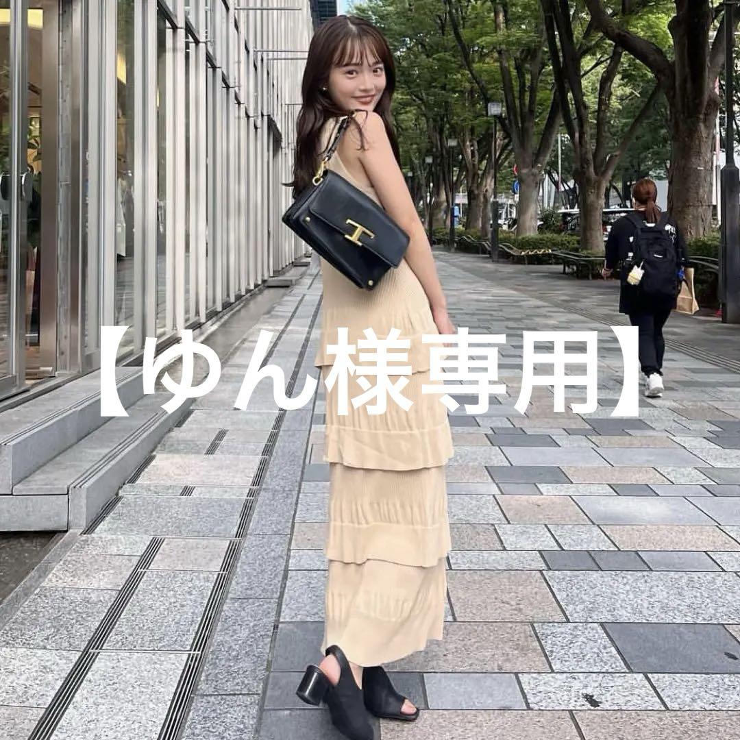 pinue シャーリングフリルニットワンピース