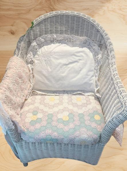 ラタン製小型ペットベッド