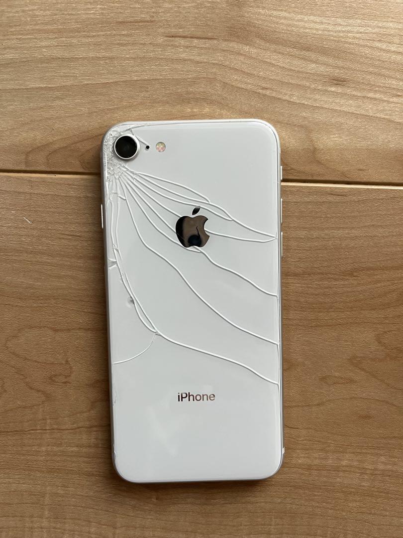 iPhone 8 ホワイト 画面・背面ひび割れ ジャンク品 - メルカリ