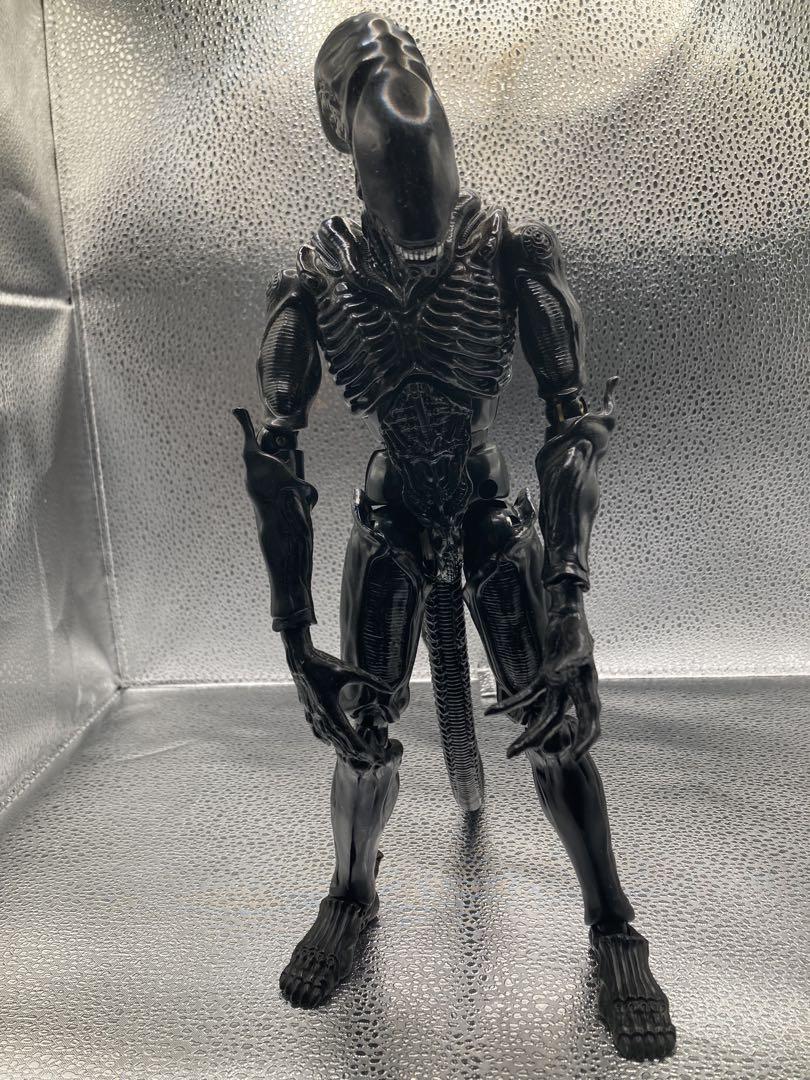 Amazon.com: Revoltech SciFi : No.016 Alien Warrior : Toys