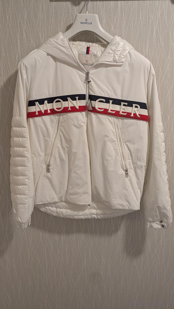 最終価格！ MONCLER パーカー 白ワッペン ホワイト（白）系 MONCLER(モンクレール) パーカー・フーディ