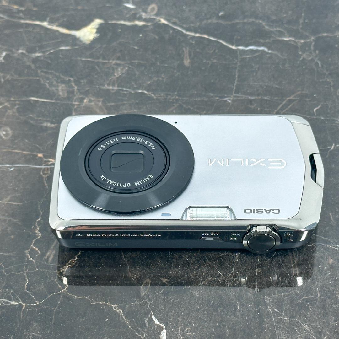 美品】CASIO EXILIM EX-Z330 シルバー - メルカリ