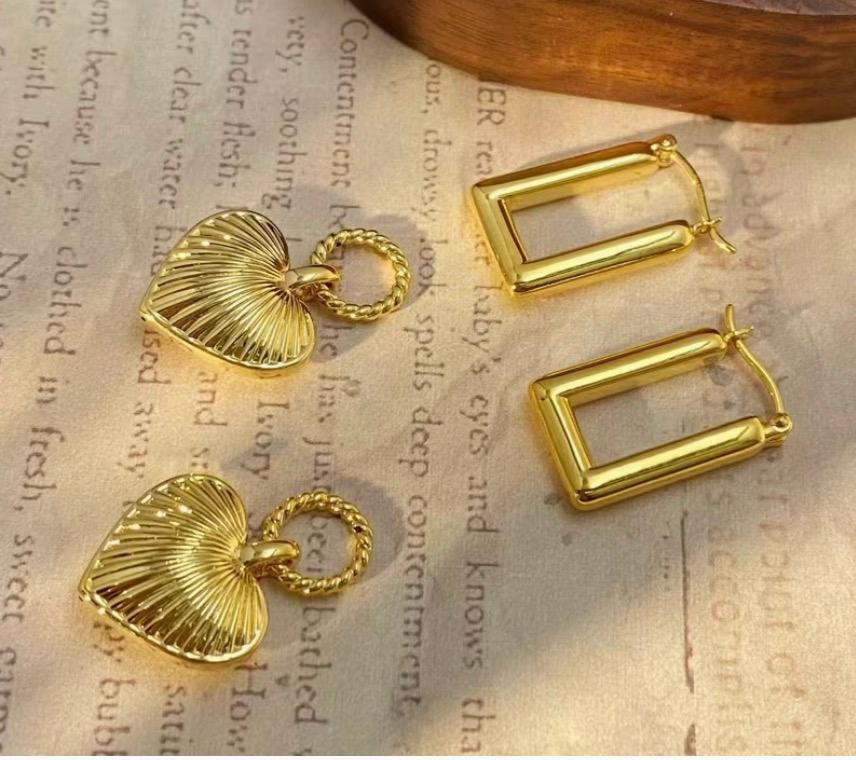 18K フープピアス ハートチャーム 長方形 四角 ハート ピアス