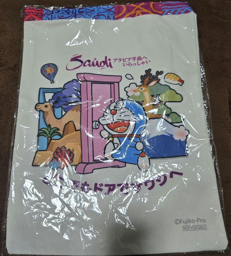【ドラえもん限定トートバッグ】大阪・関西万博　サウジアラビア ドラえもん×万博サウジ」限定トートの無料配布、初日は瞬殺