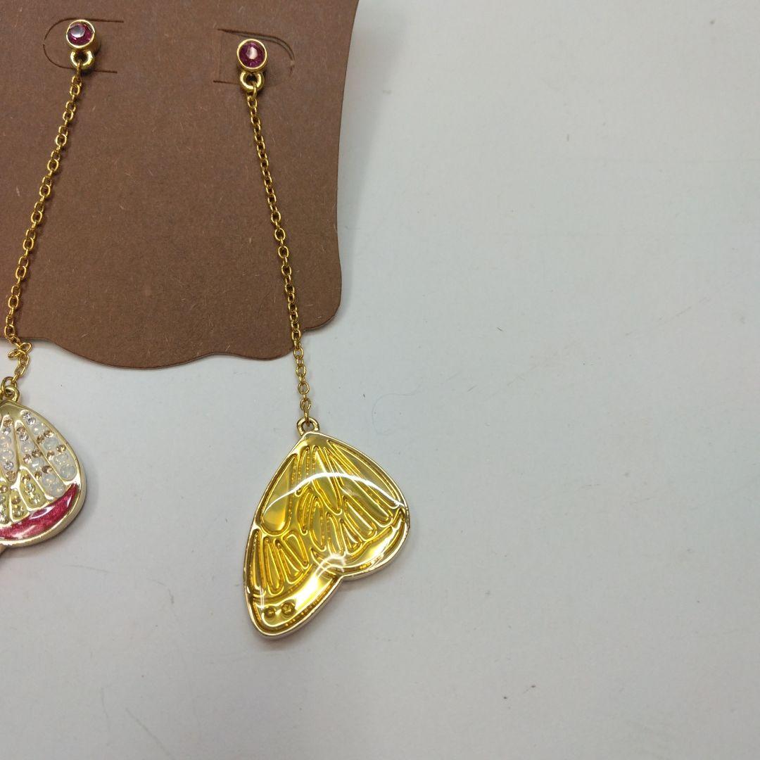 SWAROVSKI　バタフライピアス
