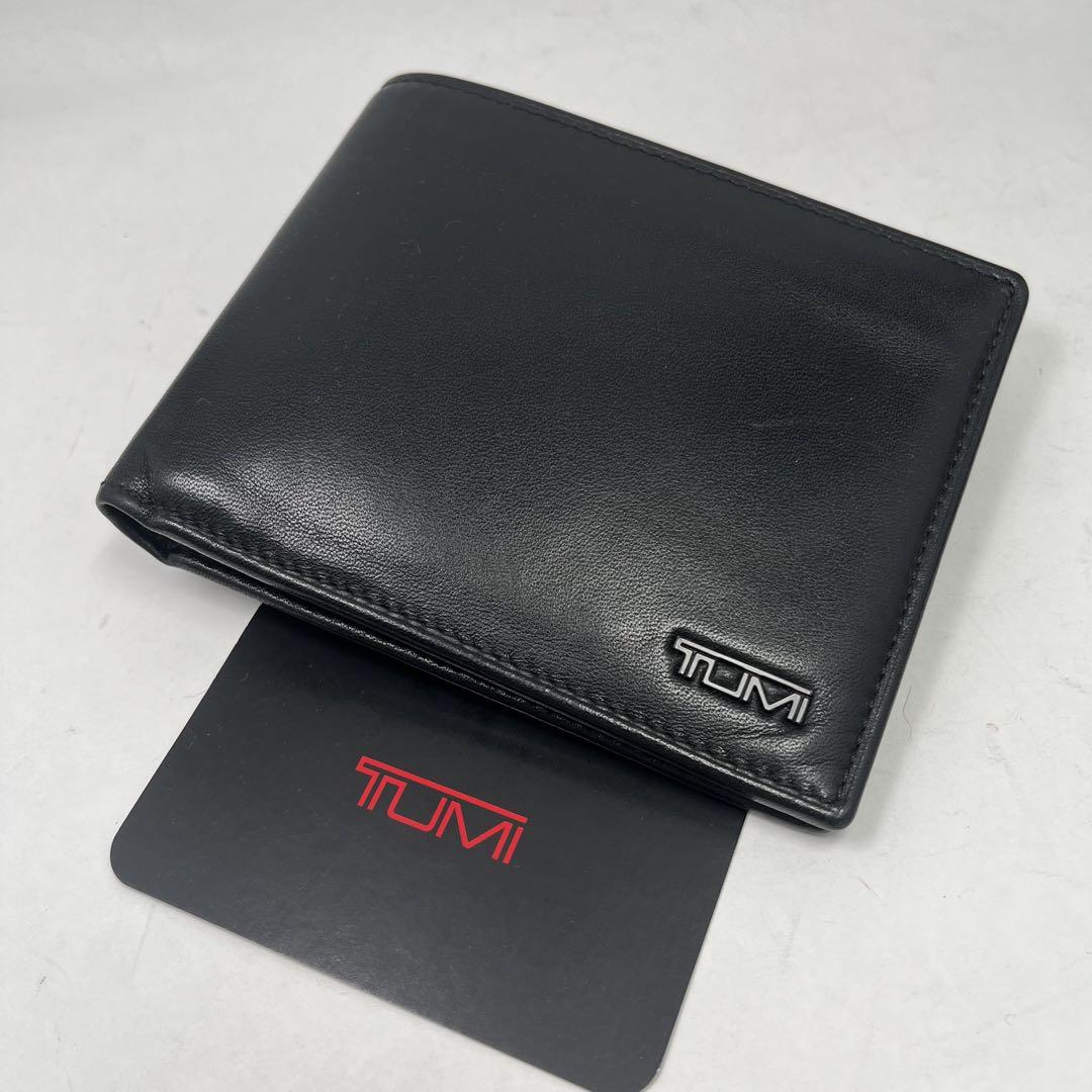【美品】TUMI 折り財布　レザー　ブラック　ロゴ金具　札入れ　希少