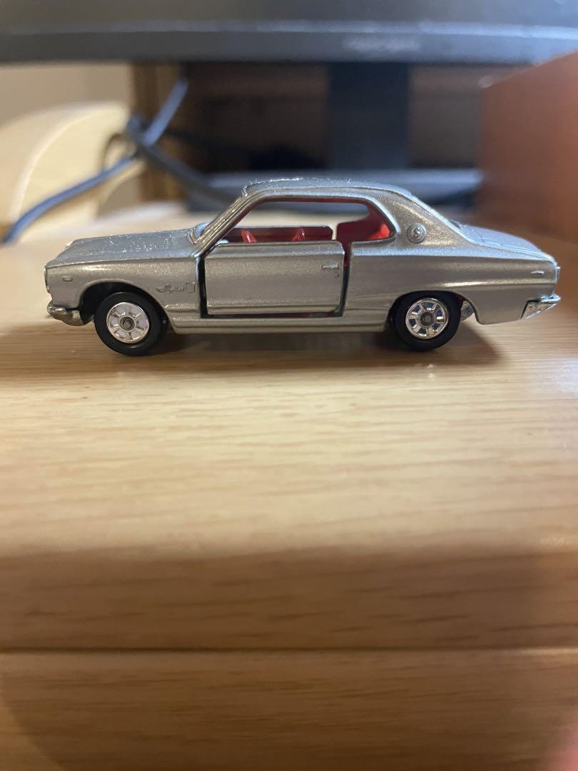 トミカ黒箱　スカイライン2000gt 色指定