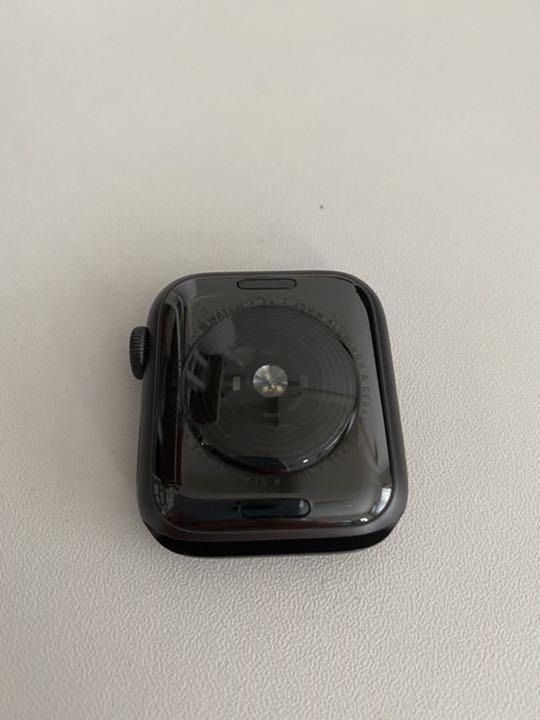 Apple Watch SE GPSモデル 40mmスペースグレイアルミニウム… 玄関先迄納品 Apple Watch SE GPSモデル 40mmスペースグレイアルミニウム… 玄関先迄納品