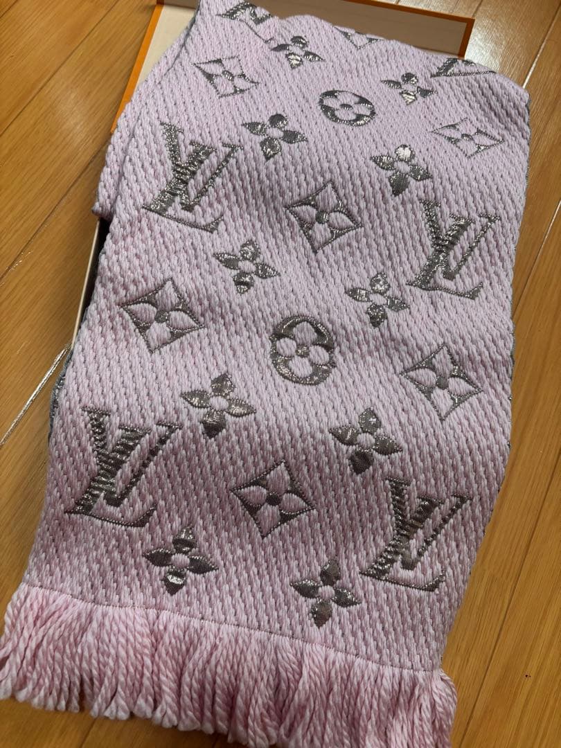 LOUIS VUITTON エシャルプロゴマニア ピンク LOUIS VUITTON エシャルプロゴマニア ピンク