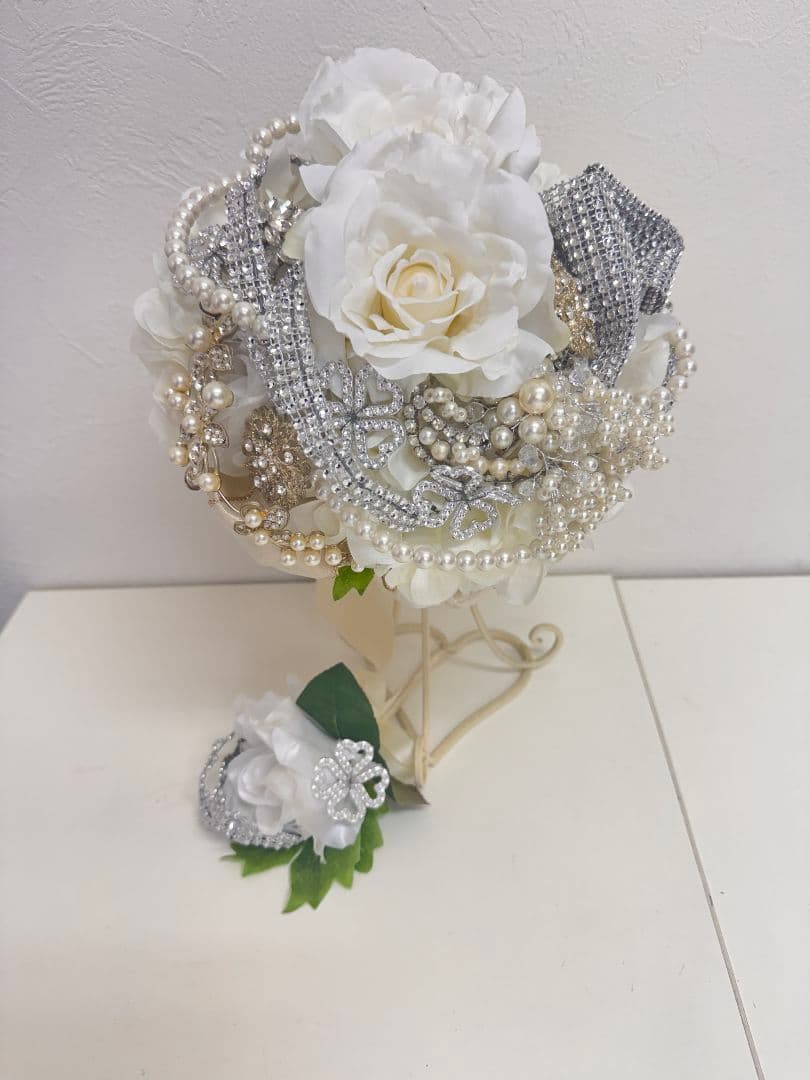 ホワイト造花とパールのウェディングブーケ