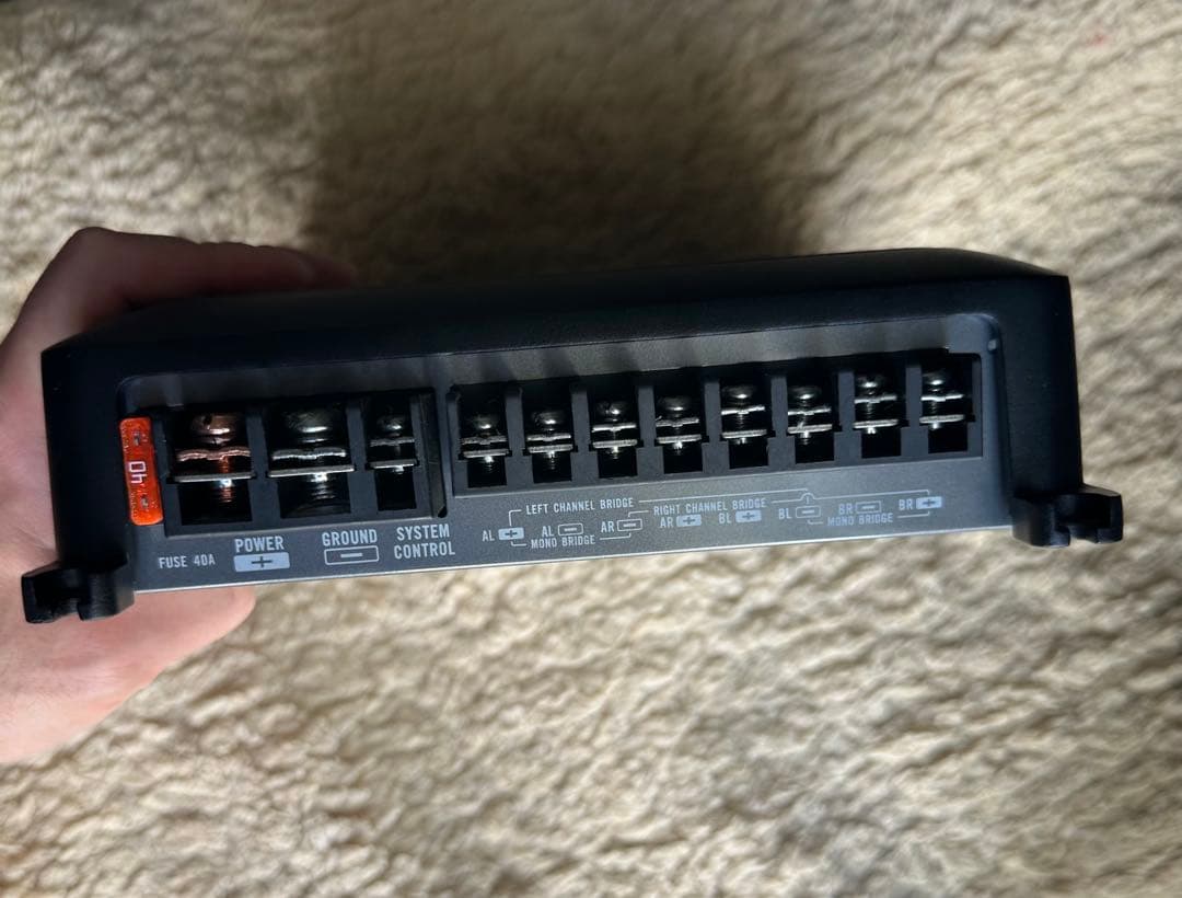 GM-D6400 4チャンネルアンプ