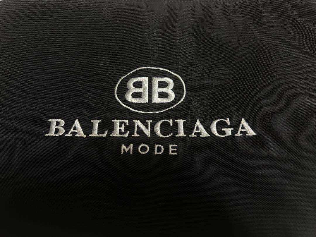 BALENCIAGA MODE 黒 ナイロン クラッチバッグ