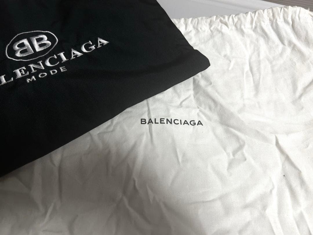 BALENCIAGA MODE 黒 ナイロン クラッチバッグ
