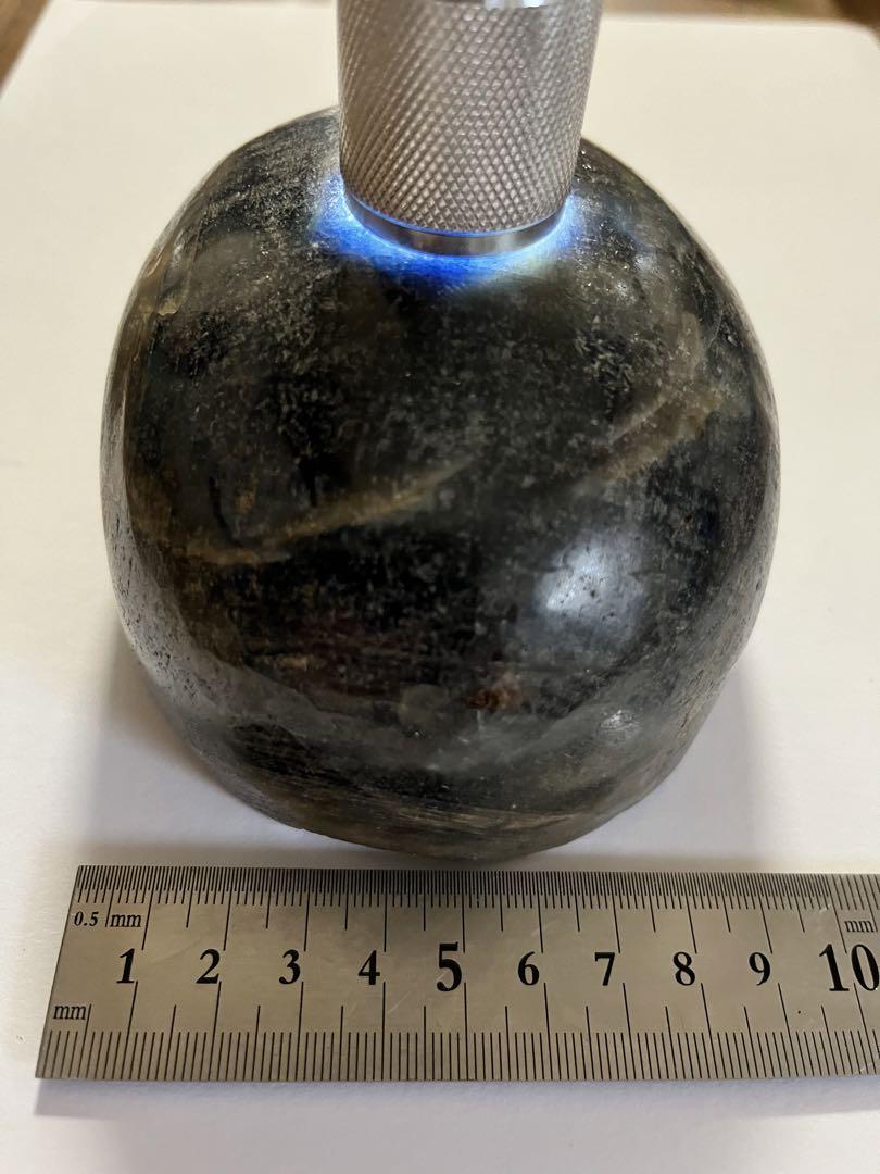 サファイヤ原石？　約2071g と言う事で購入　鑑定もしていません