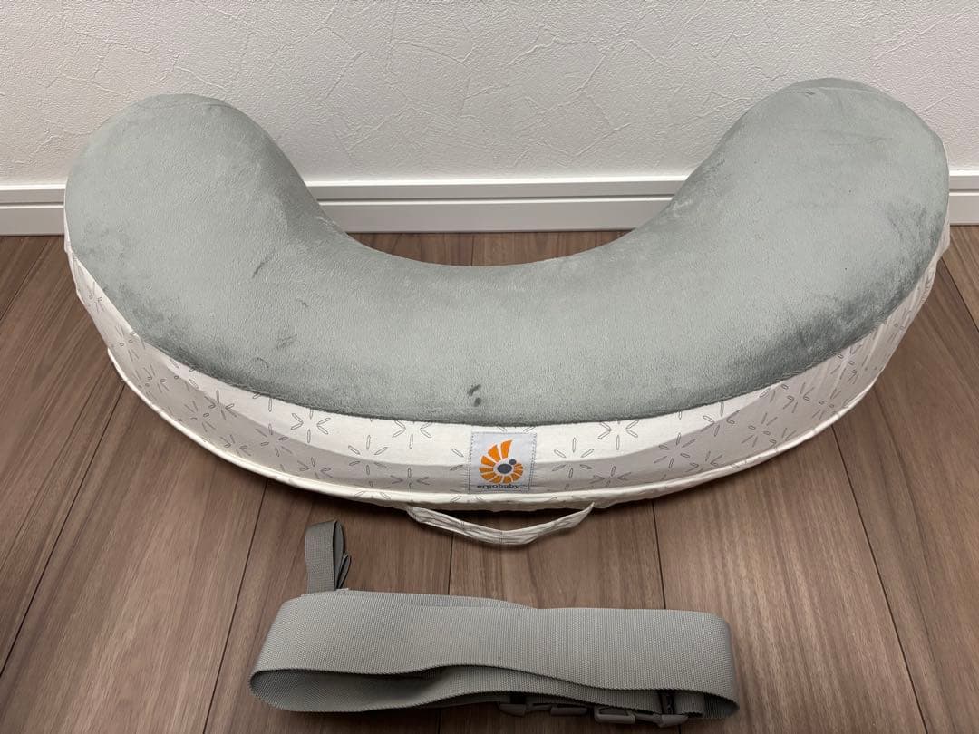 Ergobaby エルゴベビー 授乳クッション　ベルト付き